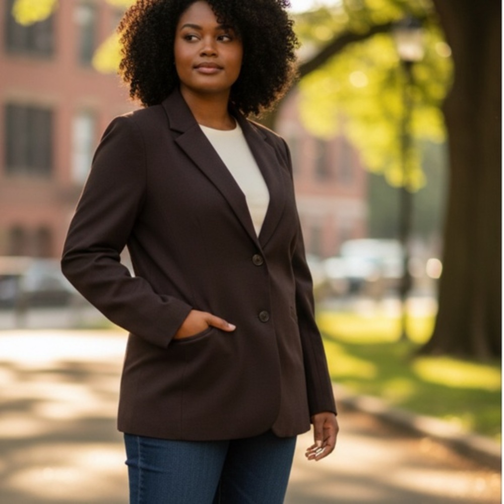 Dark Brown Blazer three button closure wool blend in size medium new 22W